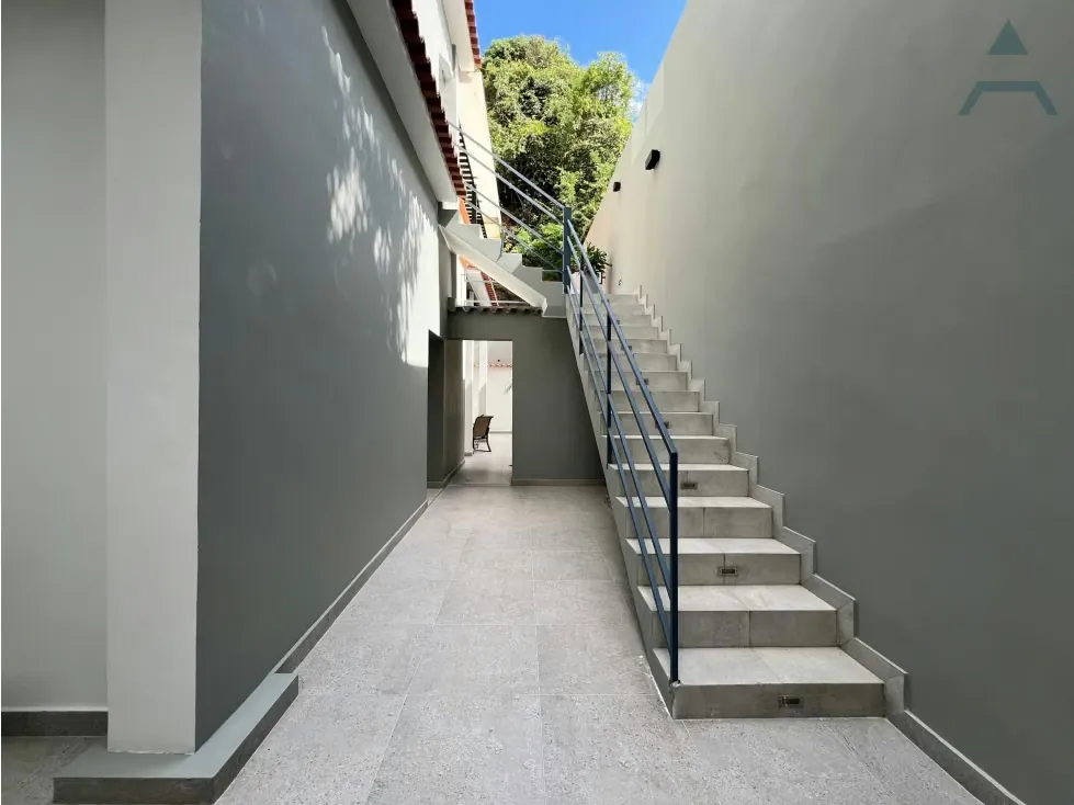 Se vende/alquila casa 1240m² 23h/17b/3e Colinas de Bello Monte - 24
