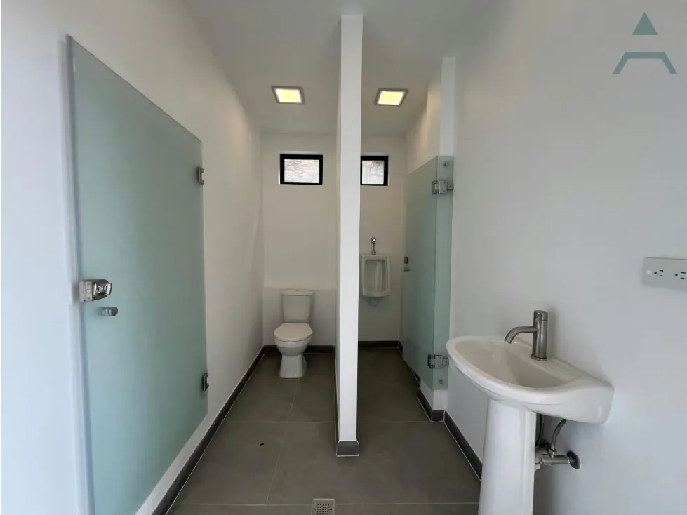 Se vende/alquila casa 1240m² 23h/17b/3e Colinas de Bello Monte - 33