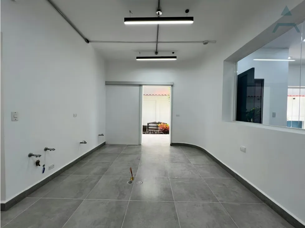 Se vende/alquila casa 1240m² 23h/17b/3e Colinas de Bello Monte - 43