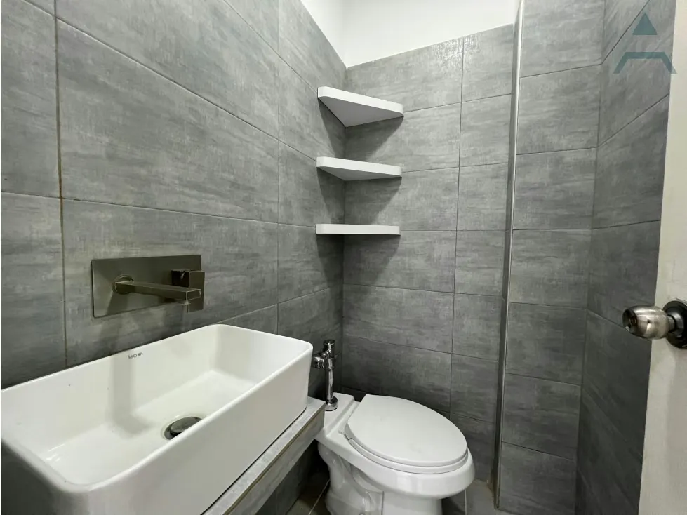 Se vende/alquila casa 1240m² 23h/17b/3e Colinas de Bello Monte - 56