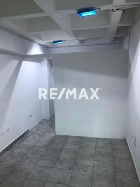 ALQUILER DE LOCAL COMERCIAL CC CRISTAL