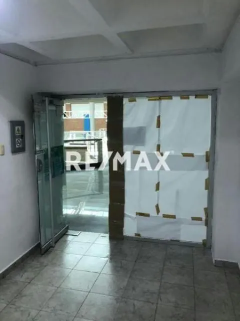 ALQUILER DE LOCAL COMERCIAL CC CRISTAL - 2