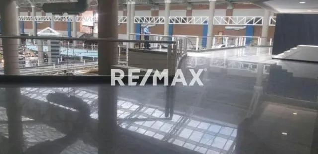 ALQUILER DE LOCAL COMERCIAL CC CRISTAL - 3
