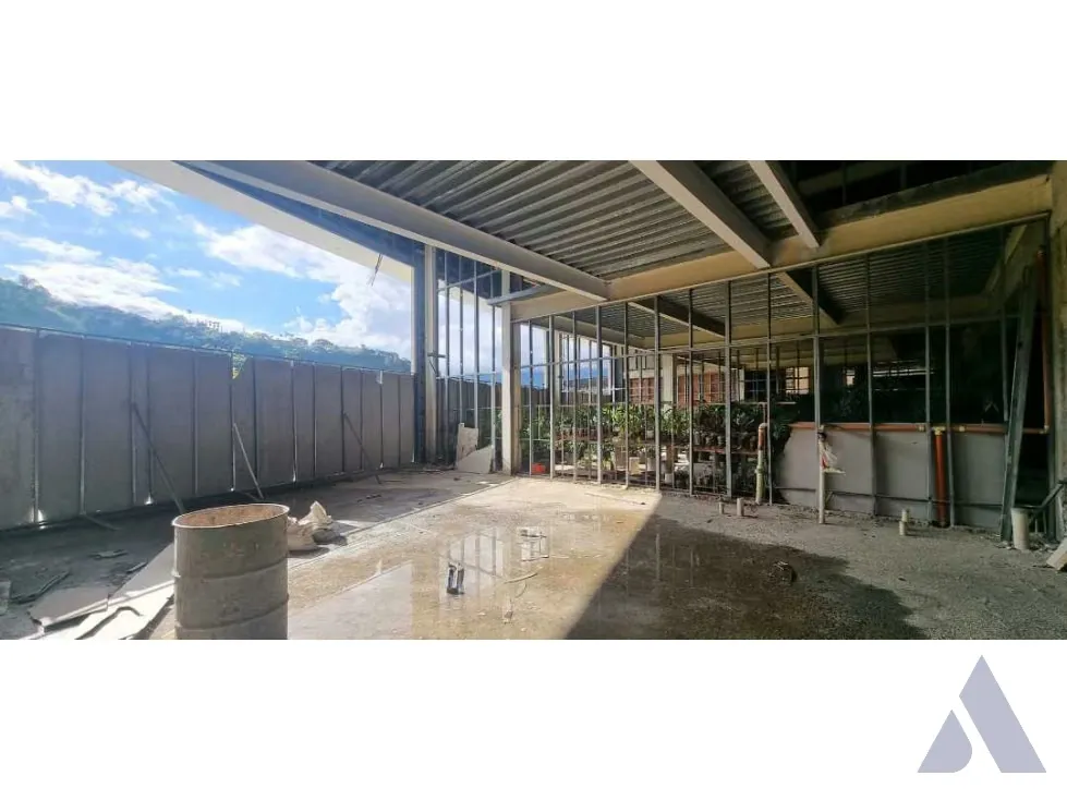 Vendo local comercial gastronomico 137m2 C.C. Parque Cerro Verde 0148 - 5