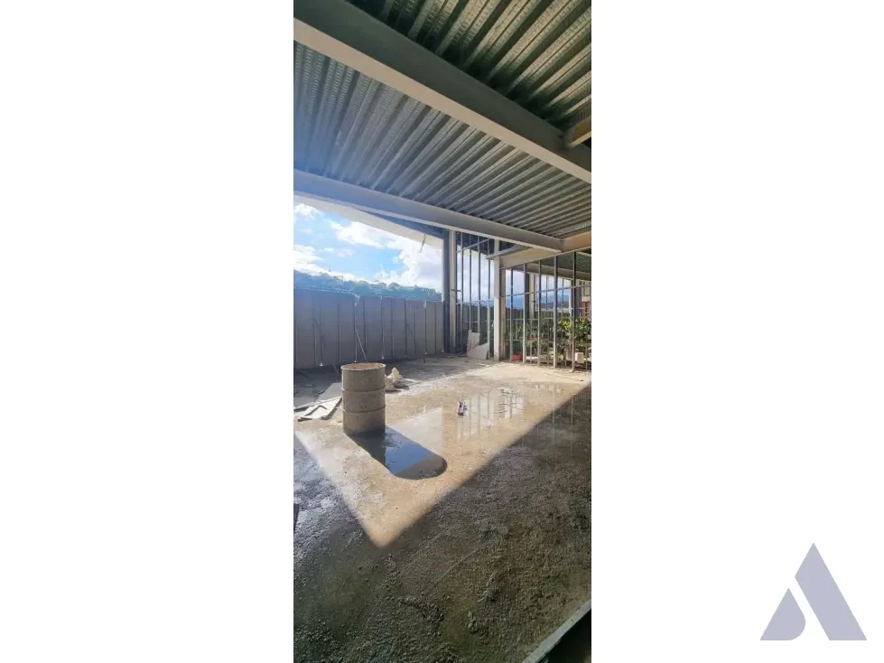 Vendo local comercial gastronomico 137m2 C.C. Parque Cerro Verde 0148 - 9