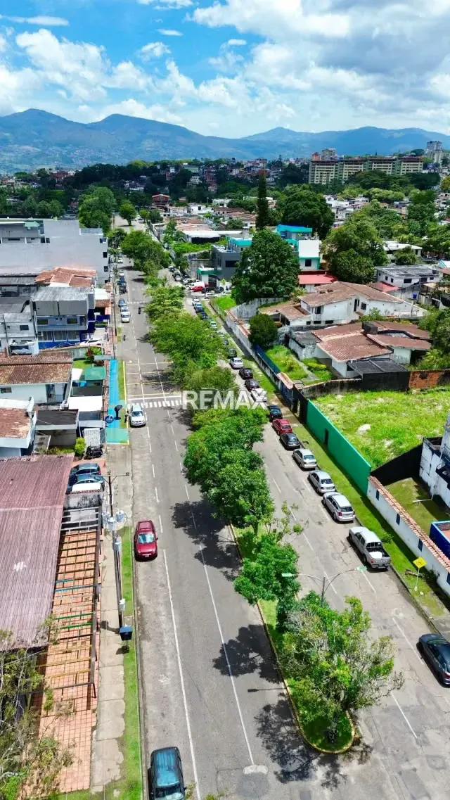 Venta de Terreno - en la Urb. Mérida - 10