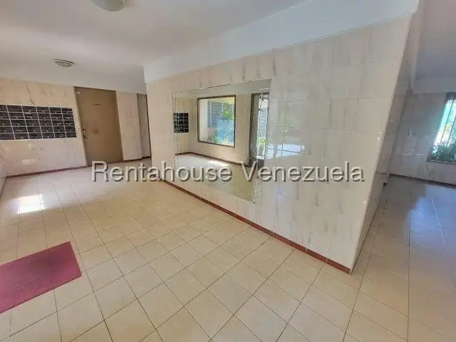 Apartamento (1 Nivel) en Alquiler en La Trinidad, Distrito Metropolitano - 23