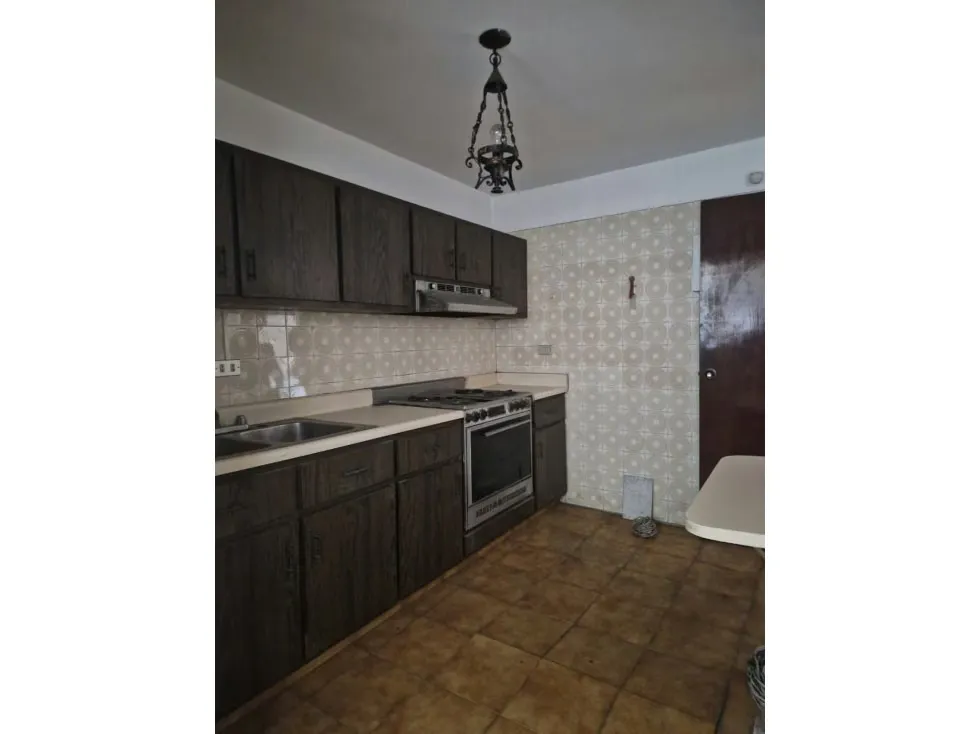 Se vende apartamento 100m2 La Urbina 4811
