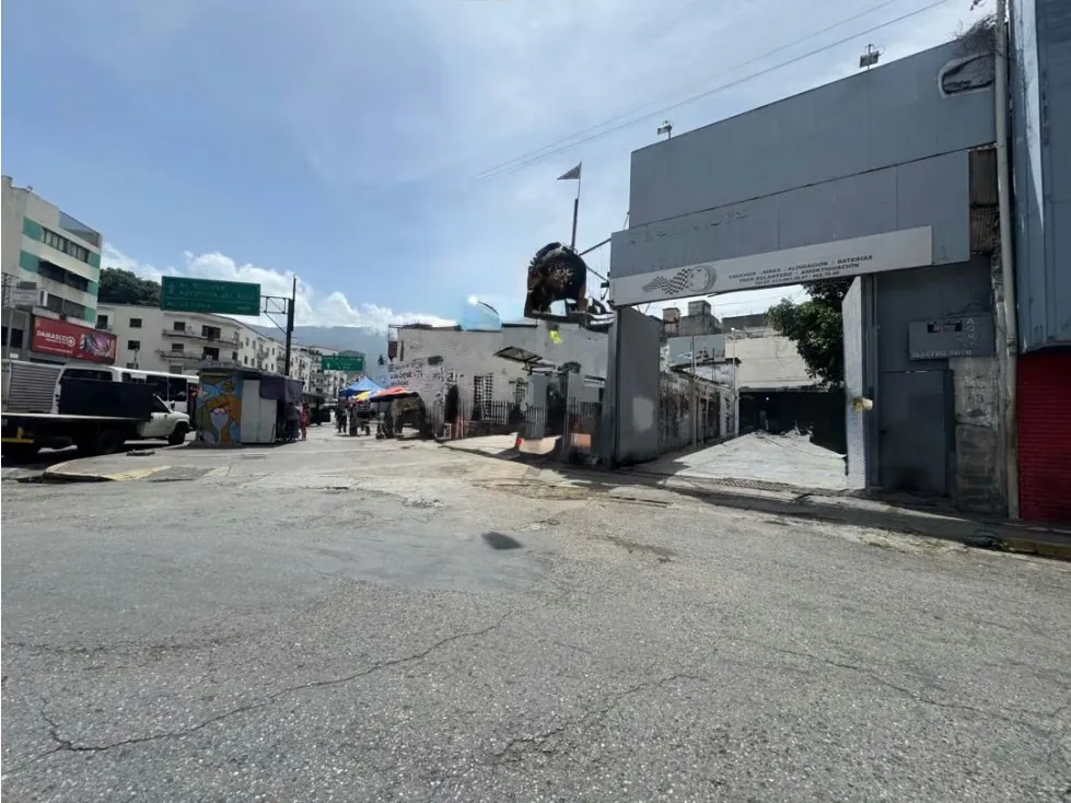 Se vende local comercial 1375m2 Av. Principal de San Martín 9374