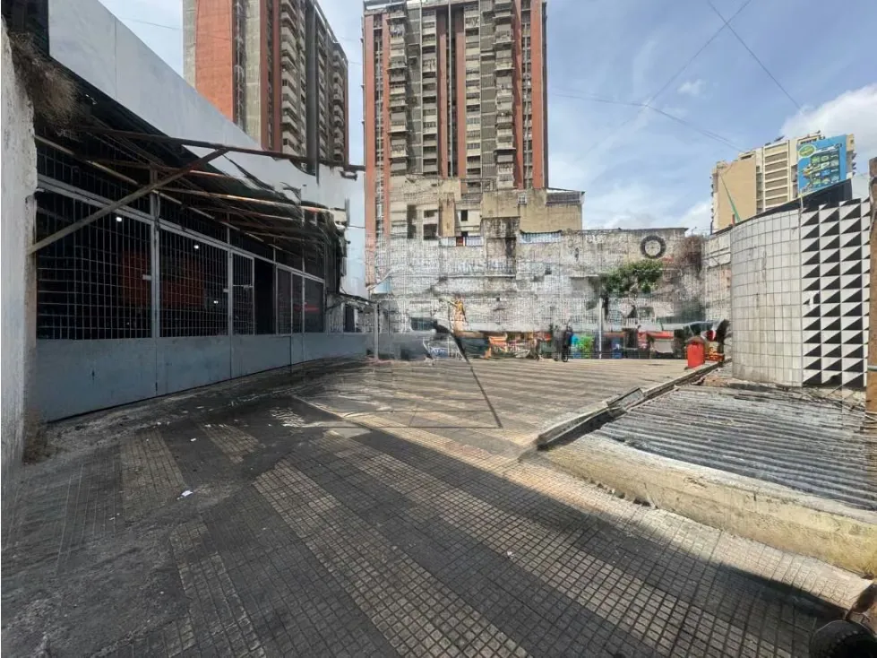Se vende local comercial 1375m2 Av. Principal de San Martín 9374 - 4
