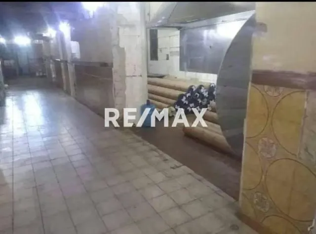 Se Vende Local Comercial a pie de calle en la Av Andres Bello - 3