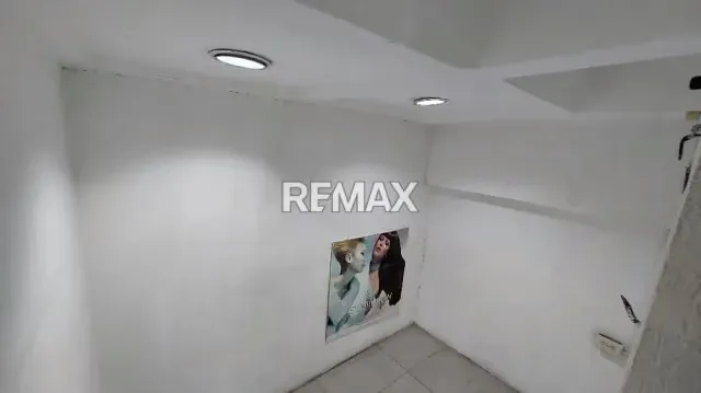 VENTA LOCAL CENTRO COMERCIAL CRISTAL. NAGUANAGUA - 10