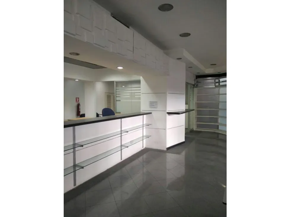 LOCAL EN VENTA DE 161 M2 EN PLAZA VENEZUELA (RR) - 3