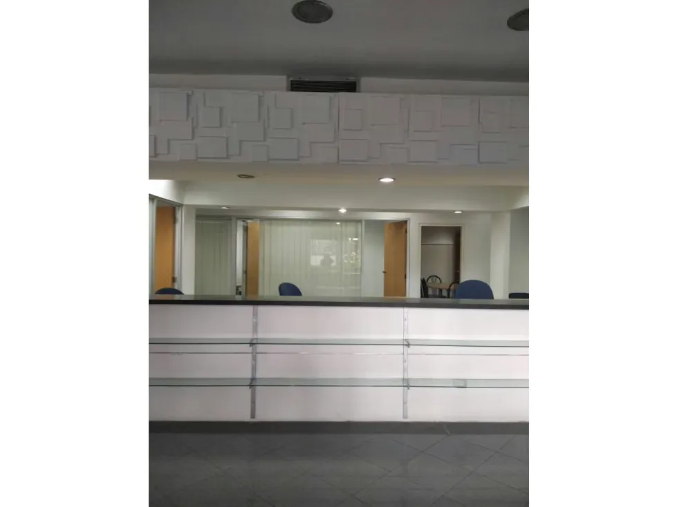 LOCAL EN VENTA DE 161 M2 EN PLAZA VENEZUELA (RR) - 4