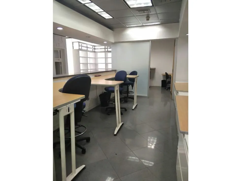 LOCAL EN VENTA DE 161 M2 EN PLAZA VENEZUELA (RR) - 7