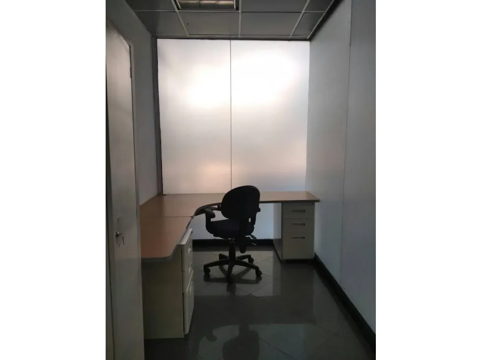 LOCAL EN VENTA DE 161 M2 EN PLAZA VENEZUELA (RR) - 10