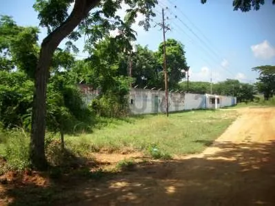 Venta de Terreno y Galpon Industrial en La Raiza Santa Teresa Charallave