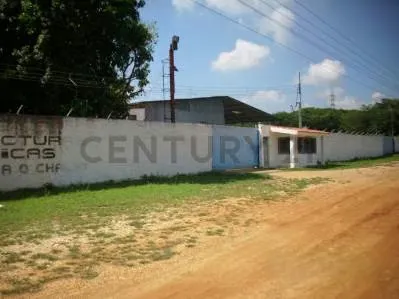 Venta de Terreno y Galpon Industrial en La Raiza Santa Teresa Charallave - 2