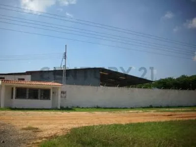 Venta de Terreno y Galpon Industrial en La Raiza Santa Teresa Charallave - 4