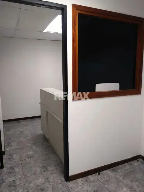 Alquilo oficina en Chacao