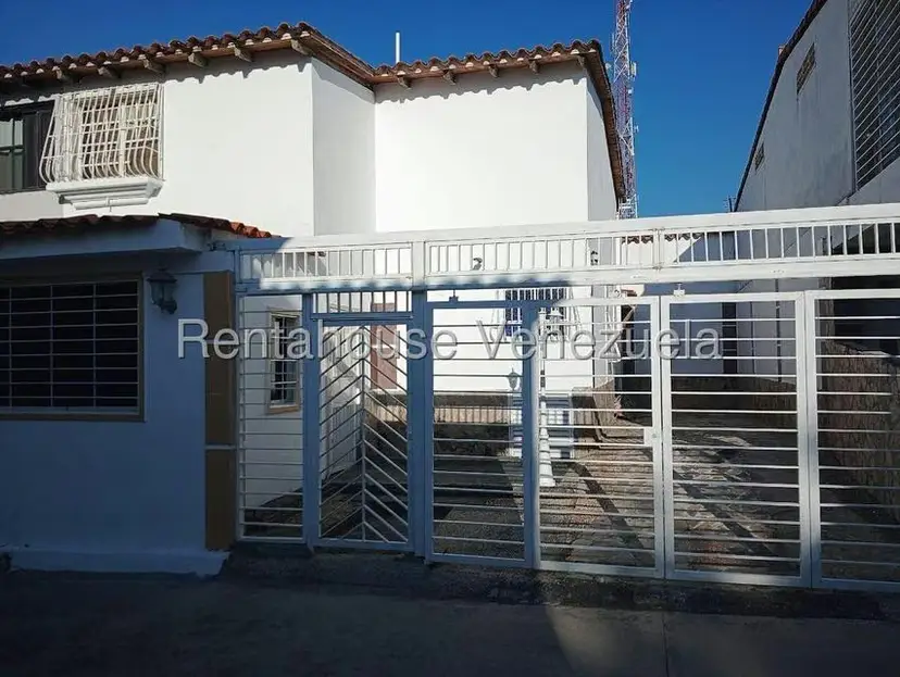 Casa (Contemporaneo) en Alquiler en Centro, Lara