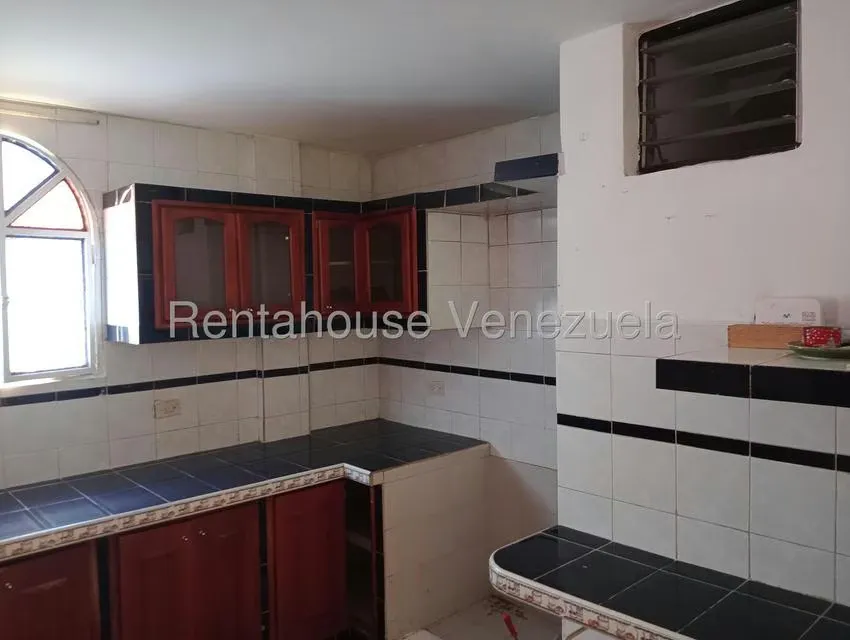 Casa (Contemporaneo) en Alquiler en Centro, Lara - 11
