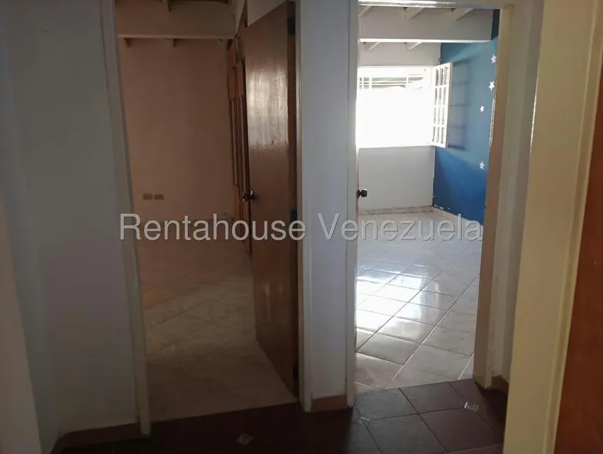 Casa (Contemporaneo) en Alquiler en Centro, Lara - 16