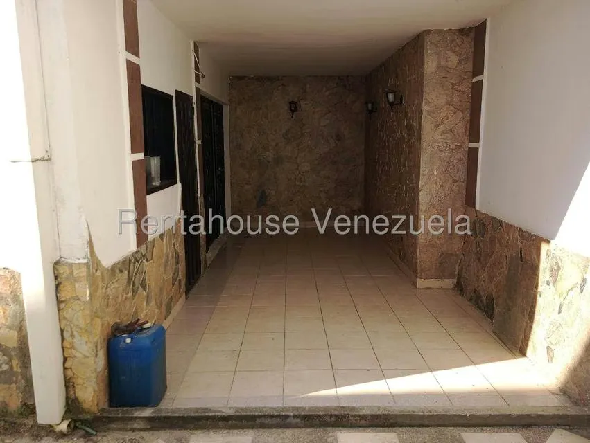 Casa (Contemporaneo) en Alquiler en Centro, Lara - 25