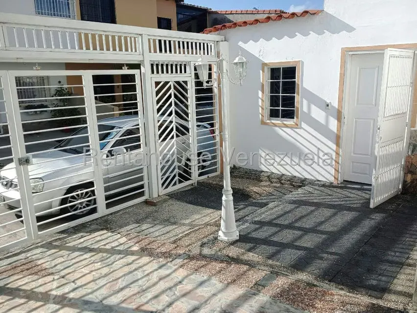 Casa (Contemporaneo) en Alquiler en Centro, Lara - 5