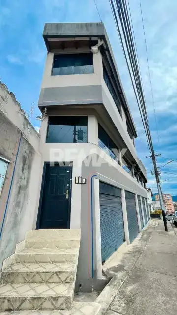 VENTA DE EDIFICIO CON LOCALES COMERCIALES BARRIO OBRERO