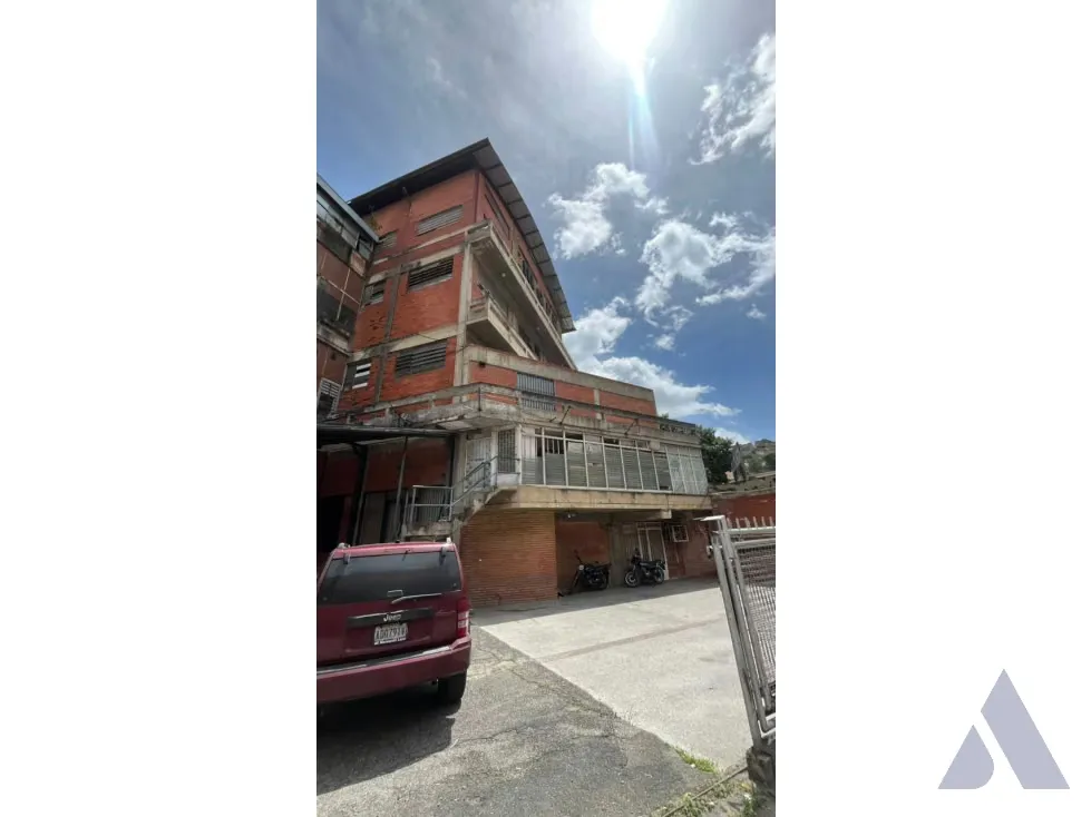Vendo edificio industrial 7000m2 La Yaguara 3476