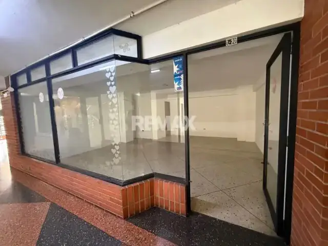 LOCAL COMERCIAL EN ALQUILER N 30 EN EL CENTRO COMERCIAL GUARAUNO