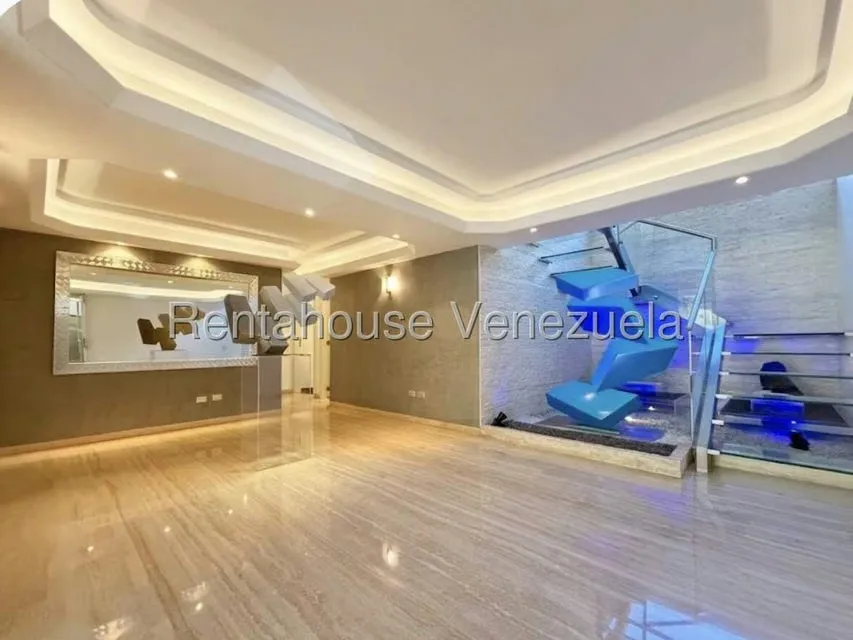 Apartamento (1 Nivel) en Venta en Lomas de La Lagunita, Distrito Metropolitano - 2
