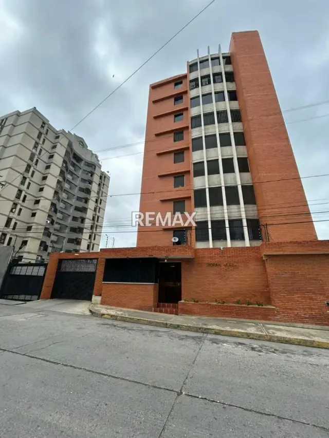 EN VENTA COMODO APARTAMENTO EN EL ESTE DE 140 MTS2