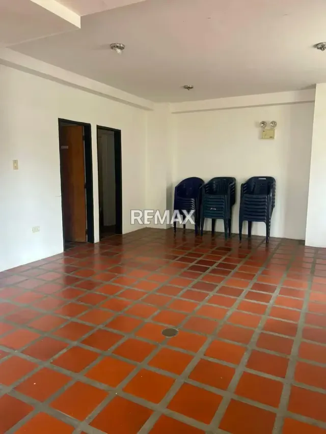 EN VENTA COMODO APARTAMENTO EN EL ESTE DE 140 MTS2 - 17