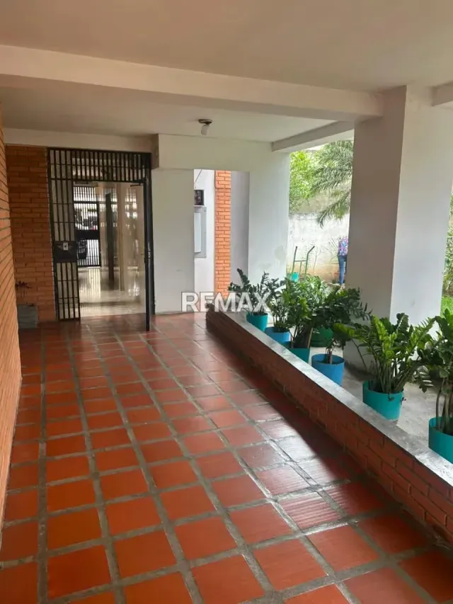 EN VENTA COMODO APARTAMENTO EN EL ESTE DE 140 MTS2 - 3