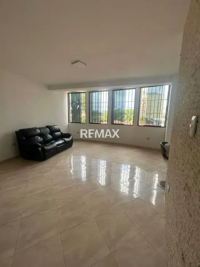 EN VENTA COMODO APARTAMENTO EN EL ESTE DE 140 MTS2 - 4