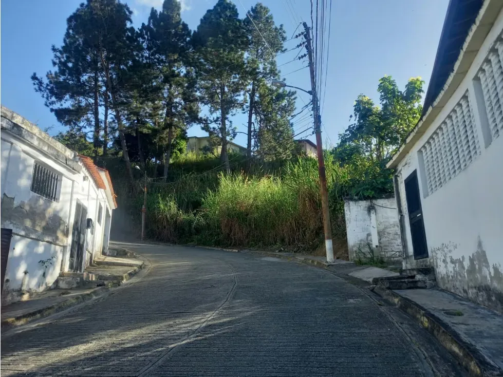 VENTA DE TERRENOS EN LOS TEQUES URB. VALLE ALTO DE 928 M2 - 2