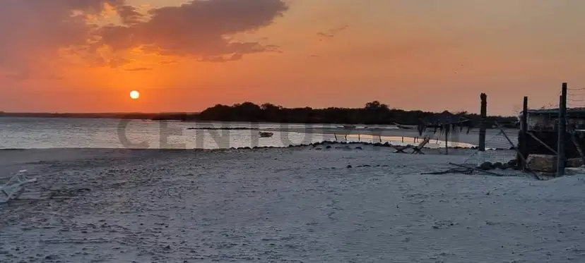 Terreno a Orilla del mar con playa privada en Playa el Yaque