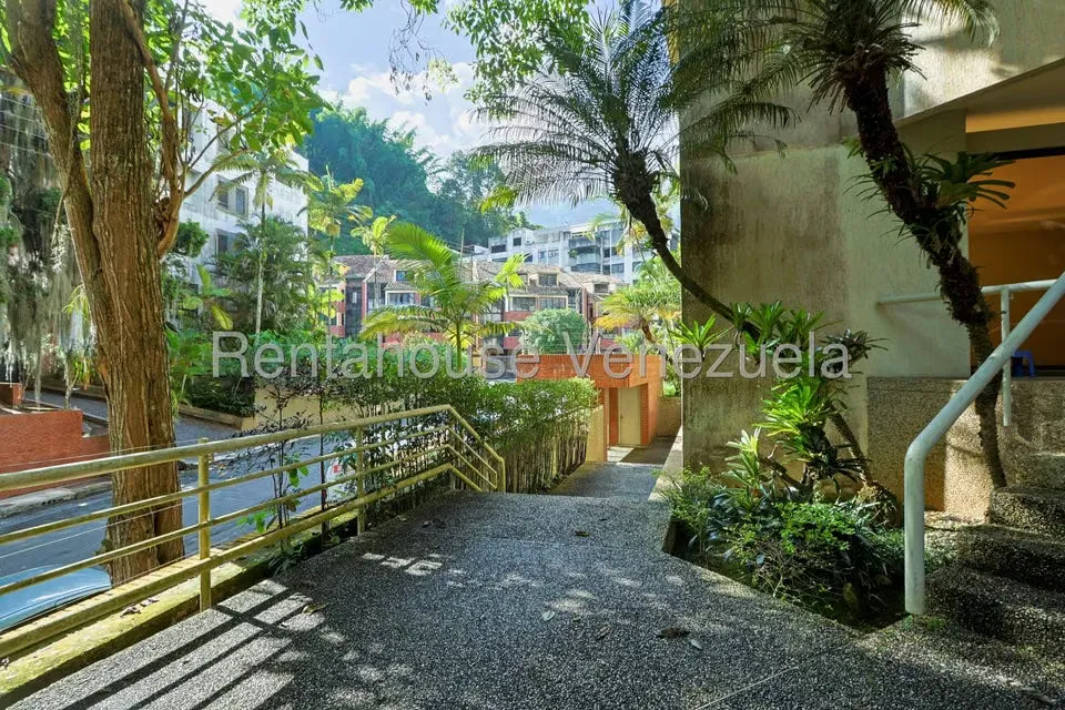 Apartamento (Duplex) en Venta en Miranda, Distrito Metropolitano - 2