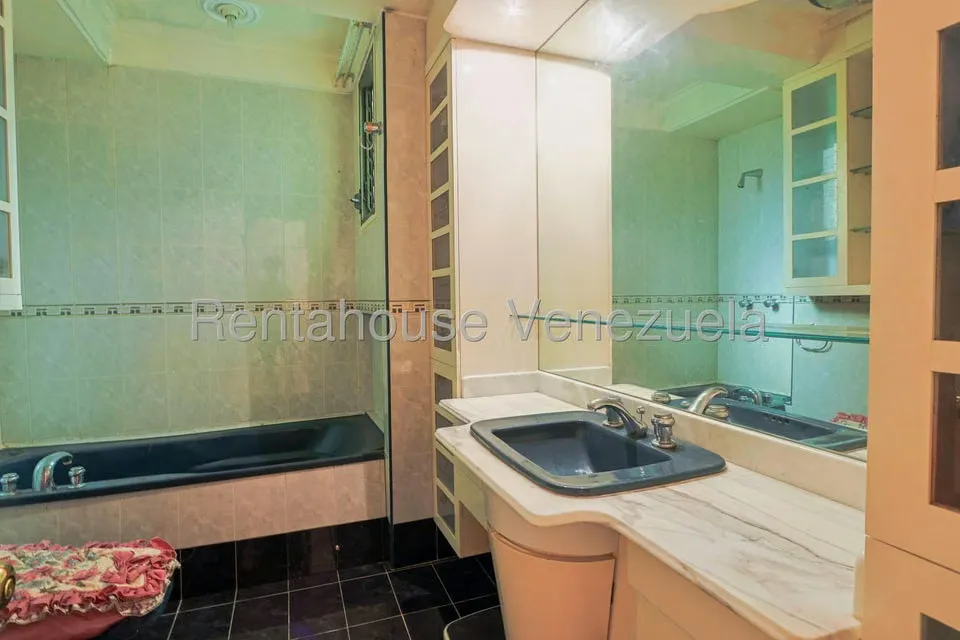 Apartamento (Duplex) en Venta en Miranda, Distrito Metropolitano - 26