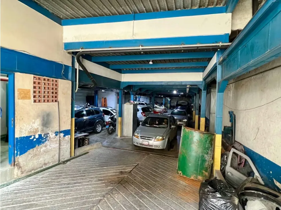 En Venta Galpon tipo Edificio Industrial Comercial en Boleita Sur. - 2