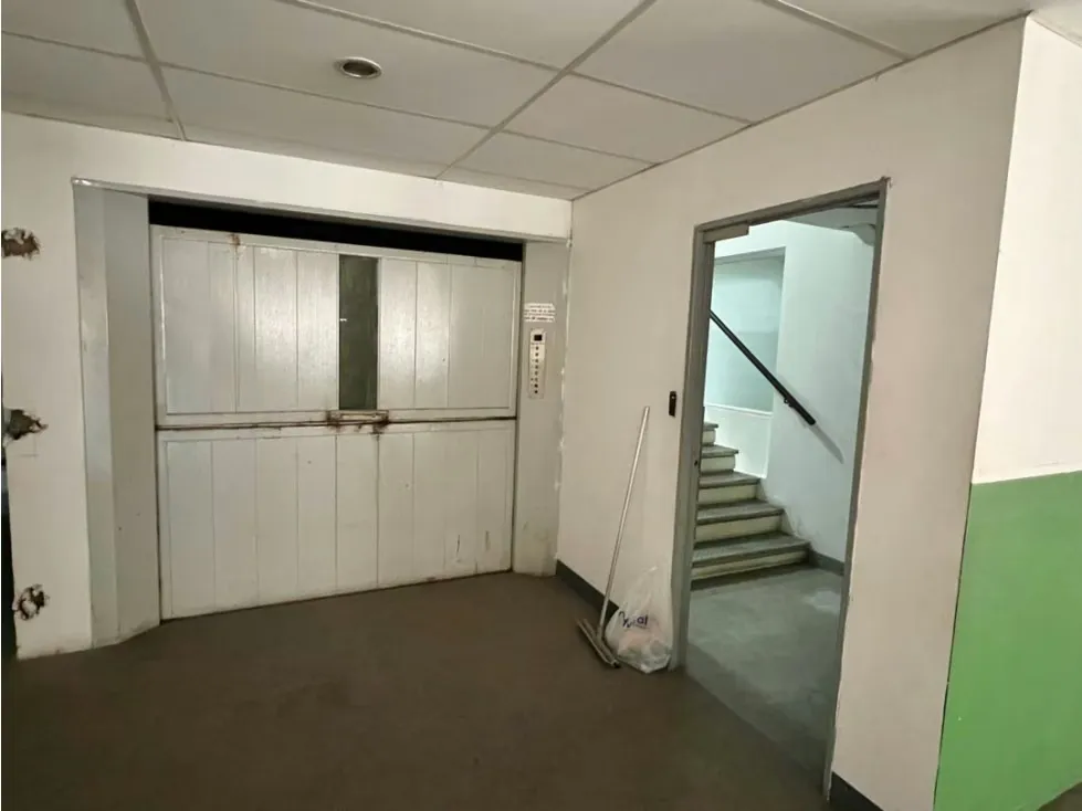 En Venta Galpon tipo Edificio Industrial Comercial en Boleita Sur. - 38