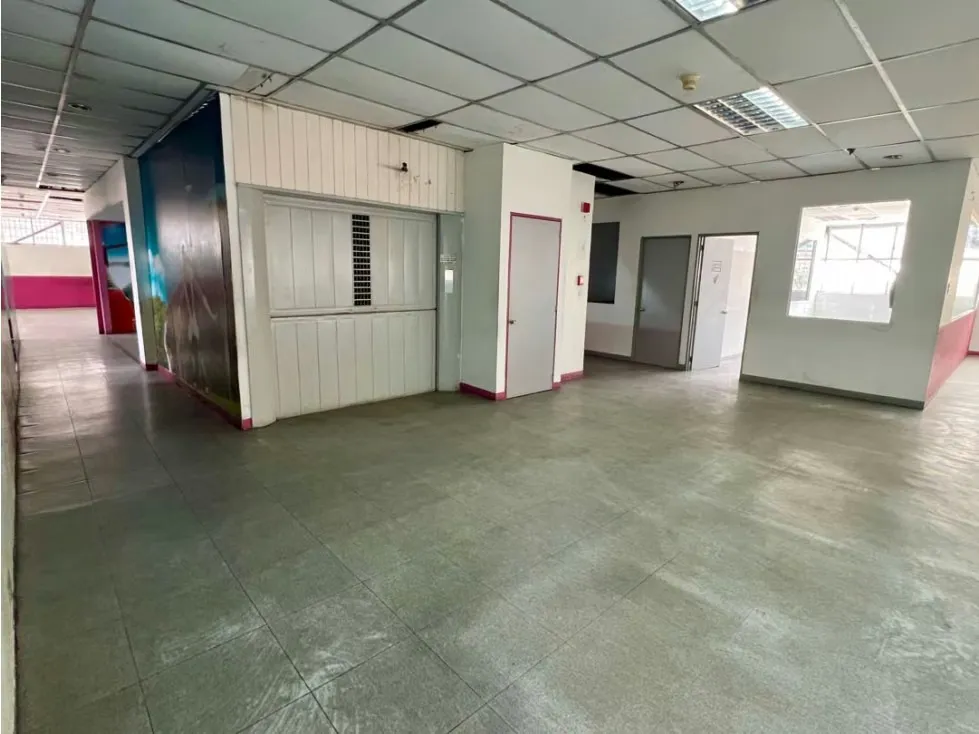 En Venta Galpon tipo Edificio Industrial Comercial en Boleita Sur. - 46