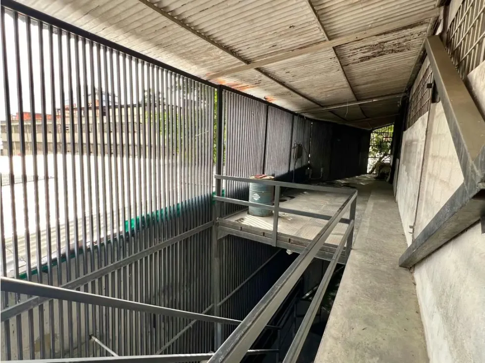 En Venta Galpon tipo Edificio Industrial Comercial en Boleita Sur. - 48