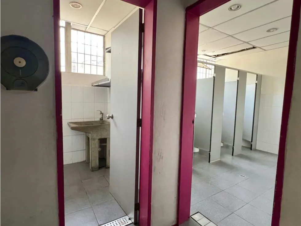 En Venta Galpon tipo Edificio Industrial Comercial en Boleita Sur. - 50