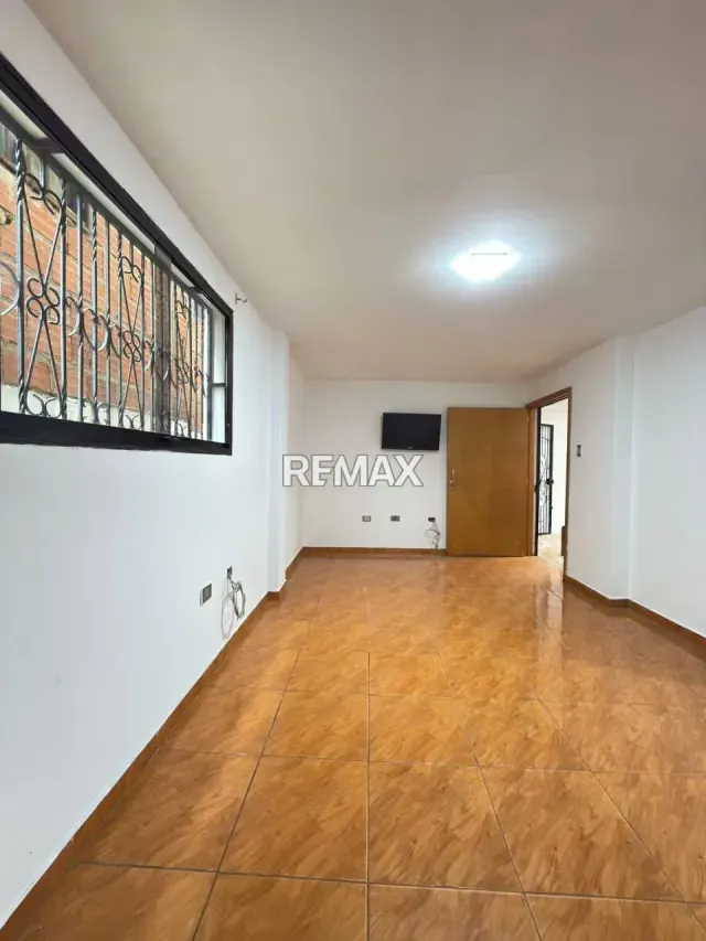 Apartamento Tipo Estudio en alquiler, ubicado en Cueva del Oso. - 3