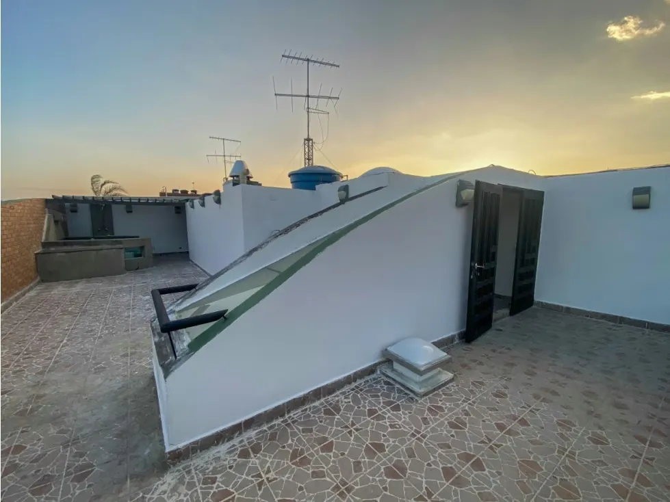 Vendo/Alquilo Ph triplex 400m2 Av. Sucre Los Dos Caminos 6399 - 25