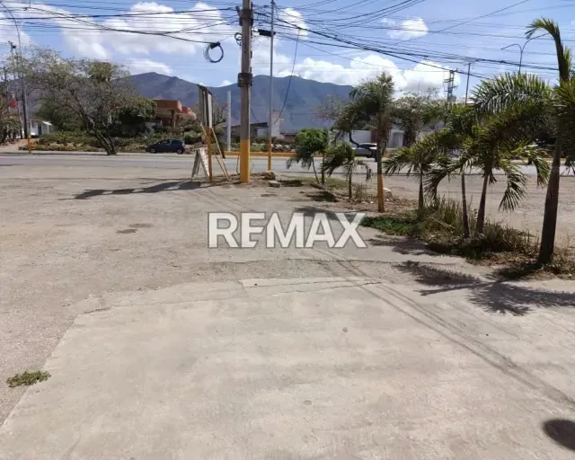 UBICACION PREMIUM GRAN TERRENO CON LOCAL COMERCIAL EN SAN ANTONIO - 2