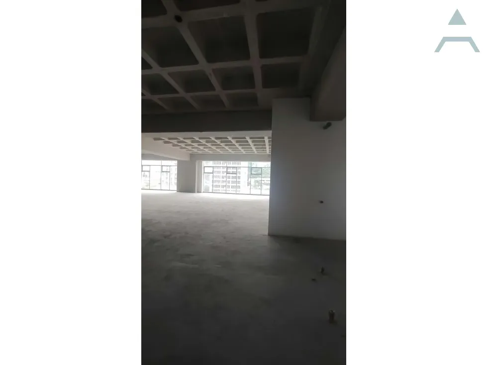Se alquila Oficina 135m² Las Mercedes - 2
